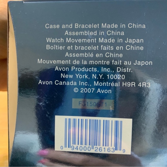 Avon semi-precious round face cuff watch goldtone NIB - Picture 5 of 5